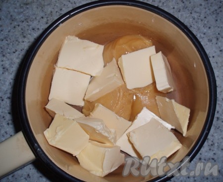 Масло растопить вместе с медом и остудить.