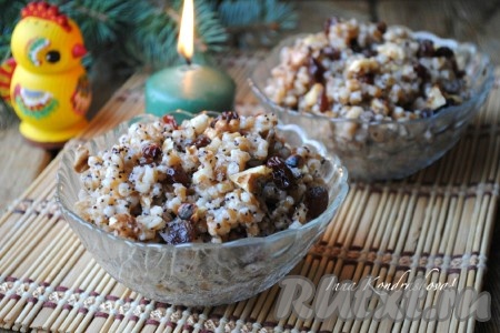 Очень вкусная кутья из пшеницы с маком и орехами готова. Я очень люблю кутью, после того как она настоится пару часов в холодильнике.&nbsp;
