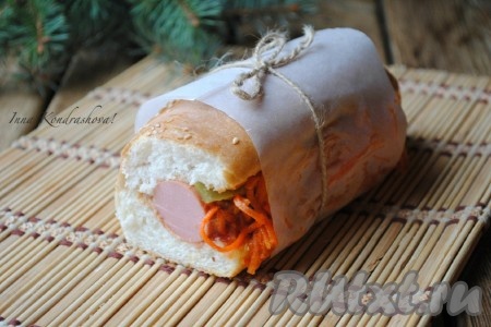 По поводу начинки можно экспериментировать, но вариант с сосисками и корейской морковкой мне нравится больше всего.