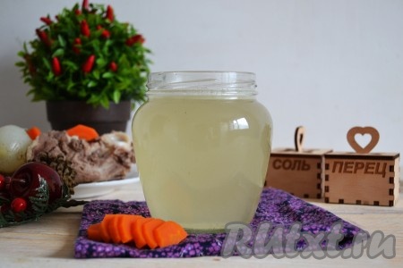 Прозрачный, насыщенный и очень вкусный бульон из баранины готов к употреблению или для дальнейшего использования.
