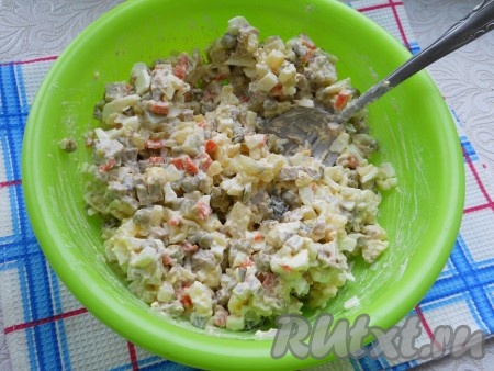 Салат перемешать.
