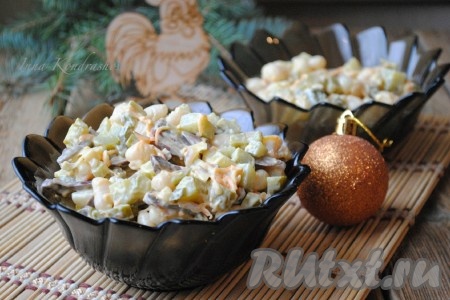 Салат с фасолью и куриными сердечками
