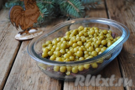 Консервированный горошек, без жидкости, отправить к желудочкам.&nbsp;
