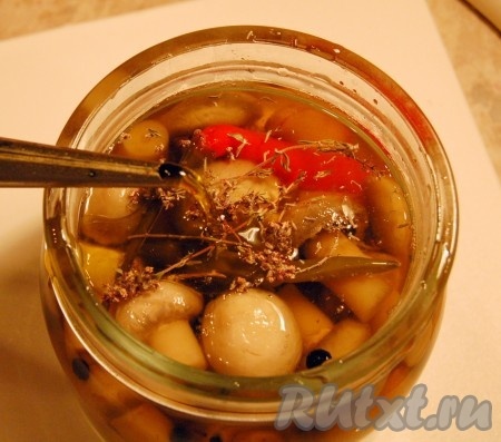 Шампиньоны, маринованные с уксусом