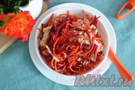 Перемешать все ингредиенты. Сверху посыпать кунжутом и семенами льна.