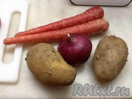 Подготовить и очистить овощи для супа.
