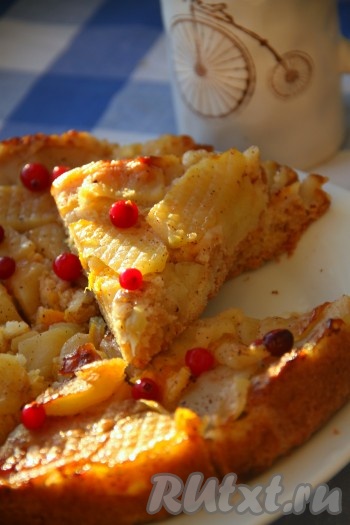 От кусочка аппетитнейшего пирога из заварного теста с яблоками отказаться практически невозможно.