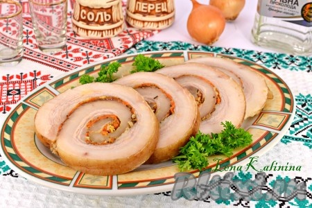 Рулет из свиного сала