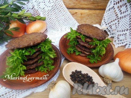 Котлеты из свиной печени, приготовленные с добавлением манки, получаются нежными, сочными и очень вкусными.
