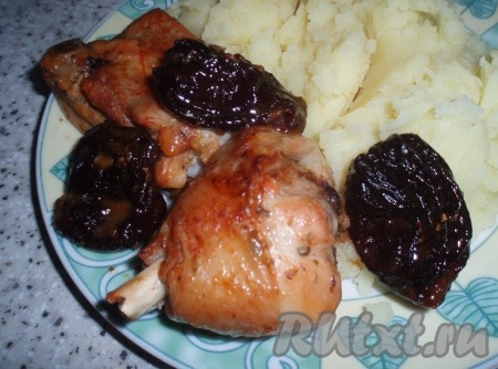Курица, запеченная с черносливом