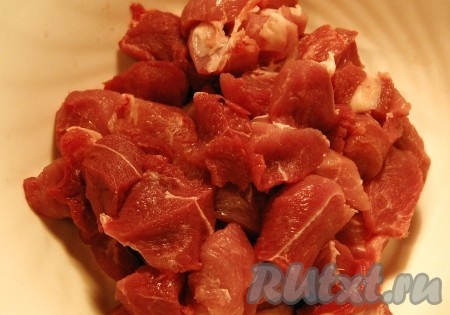 Приготовить мясо, мелко нарезать его.