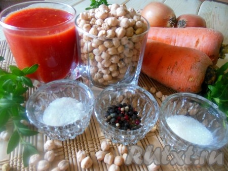 Нут, тушеный с овощами, готовится из самых простых ингредиентов