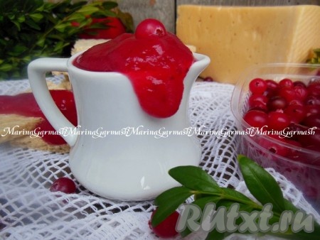 Очень вкусный яблочно-клюквенный соус станет прекрасным дополнением к мясу или птице.
