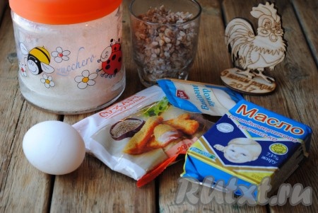 Подготовить все необходимые ингредиенты для приготовления гречневого пудинга