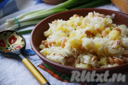 Салат из квашеной капусты и фасоли
