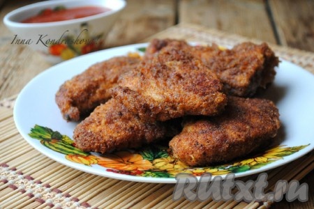 Куриное мясо готово, выложить его на бумажное полотенце, чтобы убрать лишний жир.&nbsp;
