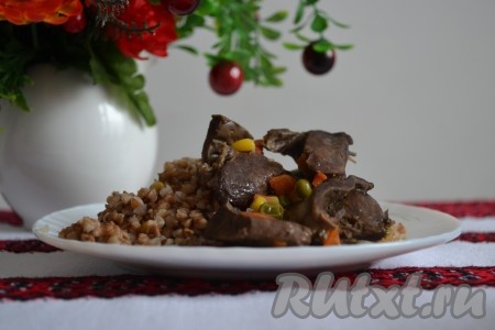 В качестве гарнира подойдут крупы, каши, отварной картофель или овощные салаты.