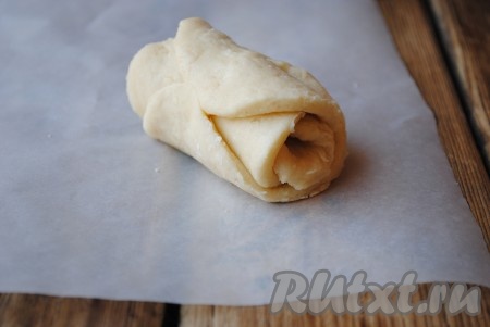 Кружочки свернуть рулетиком.&nbsp;