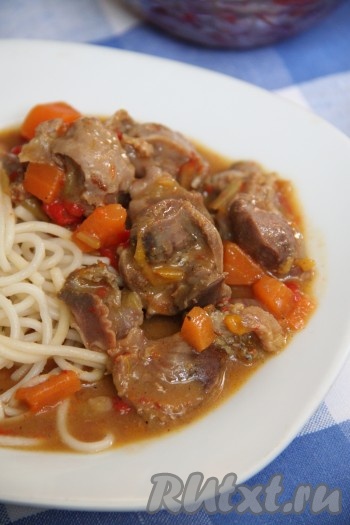 Куриные желудки, тушеные с овощами