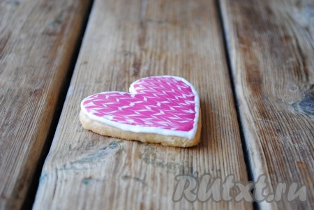 Рисуем сердечки, цветочки, надписи и так далее
