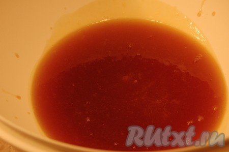 Полученную смесь вылить в большую миску.