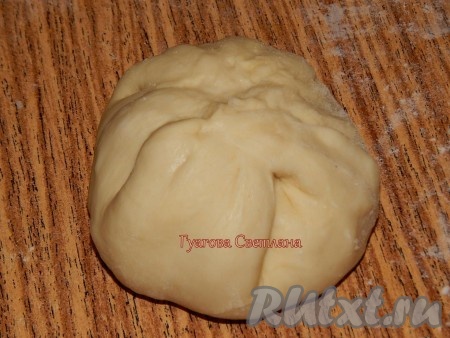 Тесто защипнуть мешочком над капустой.
