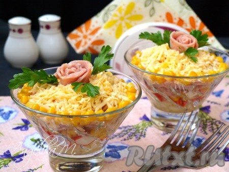 Салат с ветчиной и крабовыми палочками