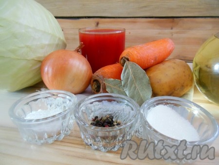 Для приготовления капусты, тушеной с картошкой в духовке, понадобятся самые простые ингредиенты