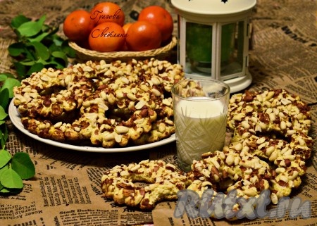 Я люблю есть эти наивкуснейшие колечки с молоком, а кто-то любит их с чаем или кофе.