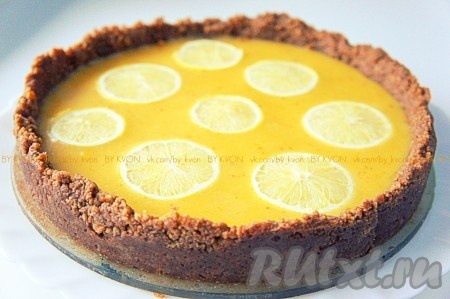 Подавать охлаждённым, присыпав сахарной пудрой.
