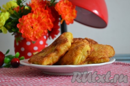 Подавать сразу же на стол. Прекрасно сочетается с картофельным пюре, отварным рисом или овощными салатами.
