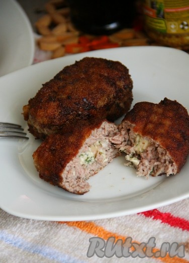 Котлеты с сыром и маслом внутри