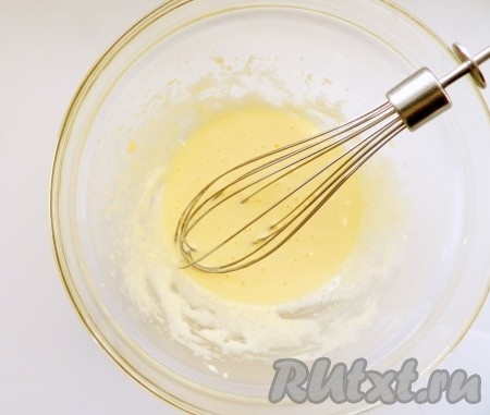 Растереть до белой кремообразной массы.