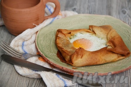 Отправляем формы в разогретую до 200 градусов духовку и запекаем около 4-5 минут.
