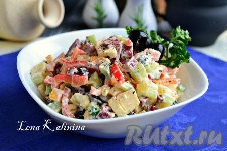 Салат с копченым колбасным сыром