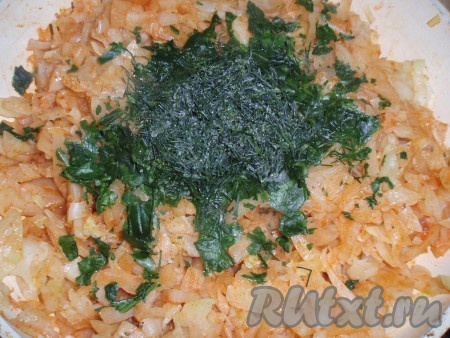 Добавить горсть измельченного шпината (я использовала замороженный) и укроп, перемешать.&nbsp;
