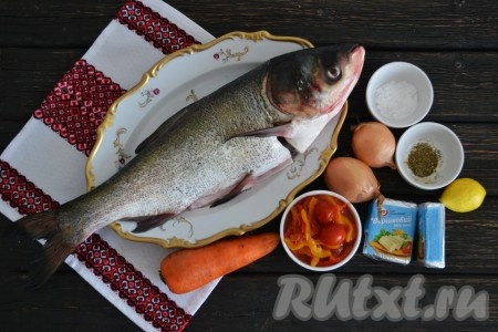 Подготовить необходимые продукты для приготовления толстолобика в мультиварке