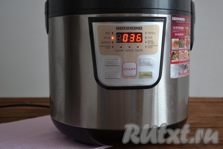 Переключить мультиварку на функцию "Плов", закрыть крышку. И вот теперь можно заниматься своими делами. Через 36 минут мультиварка пригласит Вас опробовать приготовленный плов из утки.
