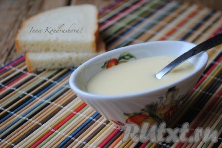 Готовый соус переложить в сухую чистую ёмкость и отправить в холодильник, чтобы он охладился. Из данного количества ингредиентов выходит около 120-150 мл соуса (в зависимости от того, сколько масла вы добавили в процессе приготовления).