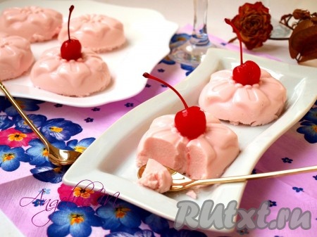 Сметанный десерт с желе