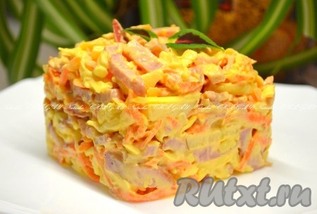 Салат с ветчиной и яблоком