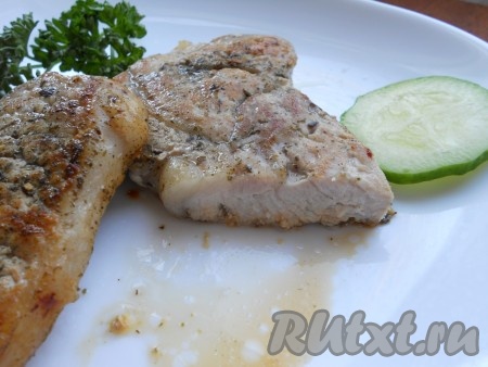 За данное время приготовления свиной стейк получается с румяной корочкой, полностью прожаренным, но сочным.