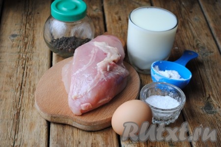 Подготовить продукты для приготовления варёной колбасы в кружке в домашних условиях.