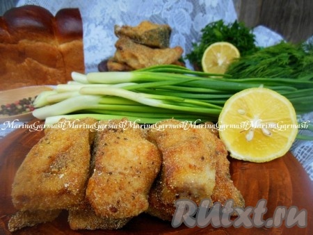 Жареного толстолобика переложите со сковороды на салфетки, чтобы удалить излишки масла. Аппетитную, сочную, вкусную рыбку подаем с зеленью или с любимым гарниром.
