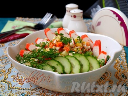 Салат с крабовыми палочками и морковью