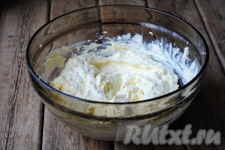 Творожная начинка для штруделя должна получиться кремообразной, без комочков.
