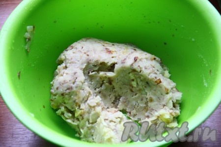 Получившуюся массу тщательно перемешать до однородности.
