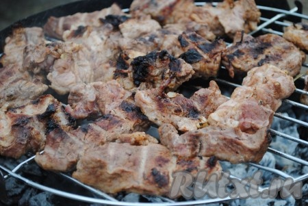 Продолжительность жарки около 12-15 минут, в зависимости от силы огня. 