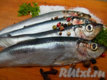 Для приготовления салаки пряного посола в домашних условиях нам потребуются вот такие ингредиенты