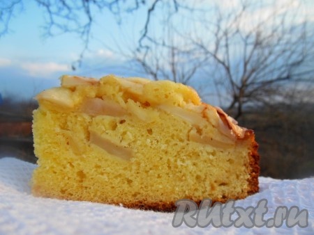 На фото пирог "Яблочная Жизель" в разрезе.